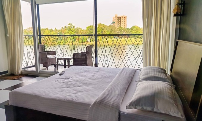 Aluva Apartment | Riverside 2 bedroom house with pool