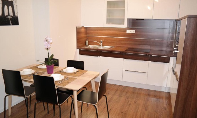 Gyor Apartment | Riverside Apartman with Free Parking