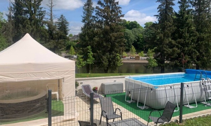 Josselin House | Riverside house with heated outdoor pool, jacuzzi and chateau views