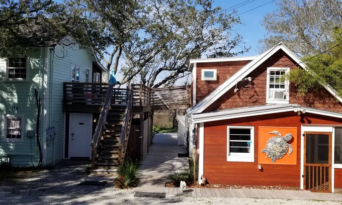 Folly Beach House | Riverside Inn and Cottages