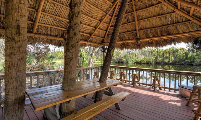 Braden River Apartment | Riverside Luau! Tiki Hut, Fire Pit & Outdoor Fun