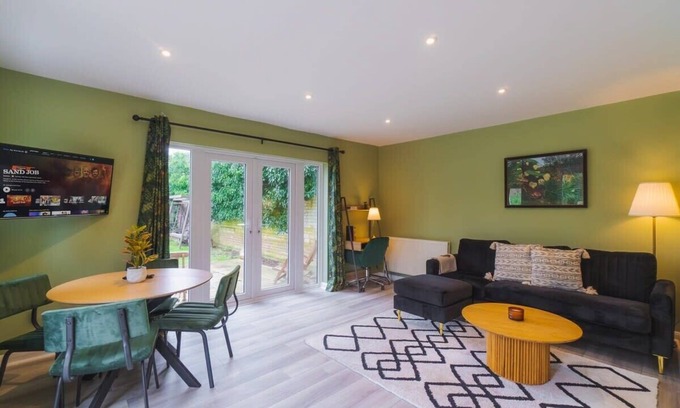 Windsor House | Riverside Retreat with Private Sauna