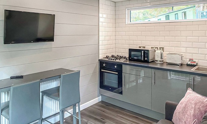 Bethesda Cottage | Riverside Studio Pod HT
