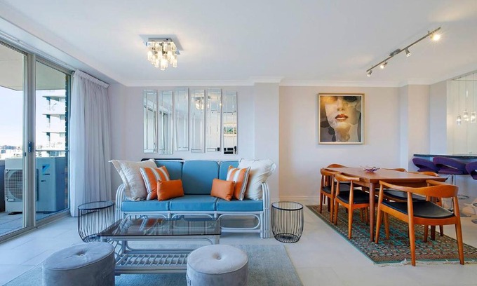 Auchenflower Apartment | 'Riverside Terrace' Inner-city Retro-chic with Pool
