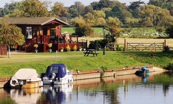 Tiddington Cabin | Riverside Wooden Lodge, Stratford-upon-Avon