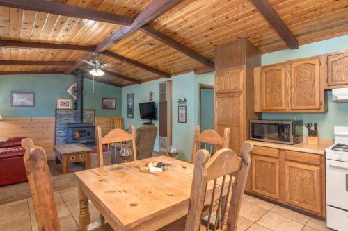 Ruidoso House | Roadrunner - Cozy Cabin - Whirlpool and Hot Tub