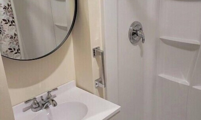 East Haven Rutland County Apartment | Roberts ave. Immaculate Rental For Nurses Apt C