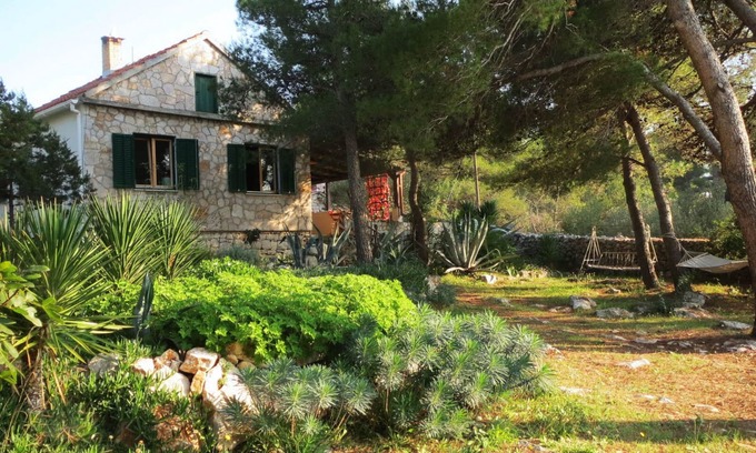 Cove Makarac (Milna) House | Robinson Style Tourism. Freedom And Solitude In Full Comfort.