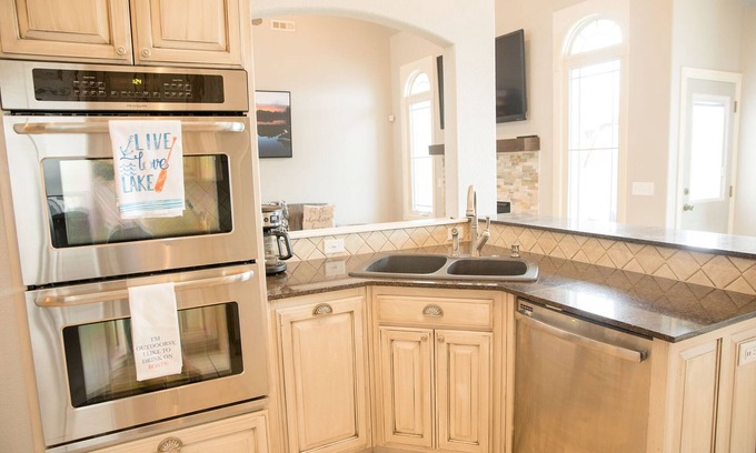 Rogers House | Robyn's Nest on Beaver Lake, Pool Table & Playroom