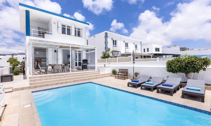 Punta Mujeres Ski Chalet | ROCAMAR, Sol y Mar