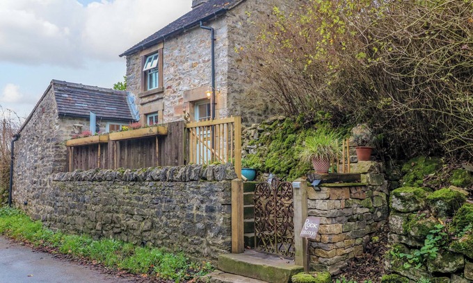 Alstonfield Cottage | ROCK COTTAGE, pet friendly, character holiday cottage in Alstonefield