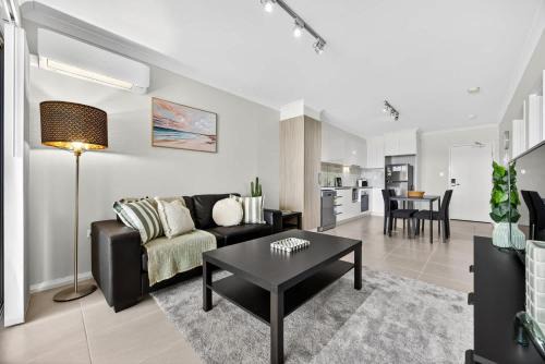Rockingham Apartment | Rockingham Escape Stylish 2br Apt Near Beach and Shops