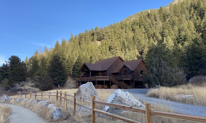 Georgetown House | Rocky Mountain Lakefront Home close to Denver