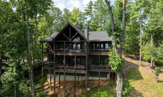Raccoon Ridge Cabin | Rocky Ridge Escape - Panoramic Mountain Views | Hot Tub | Outdoor Fireplace