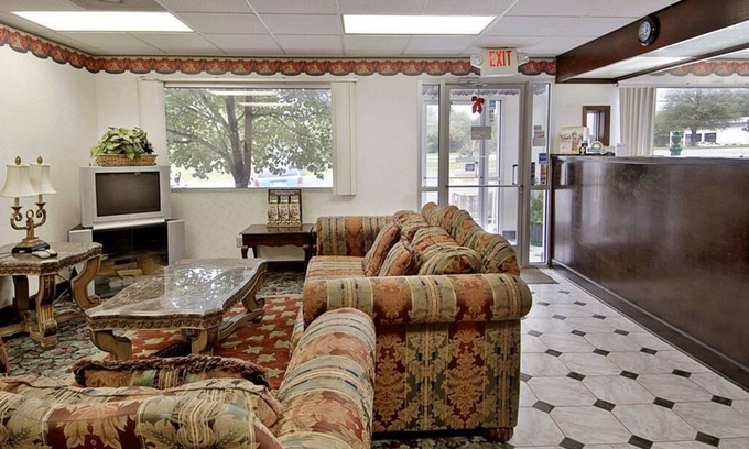 Concord Hotel | Rodeway Inn Concord - Kannapolis