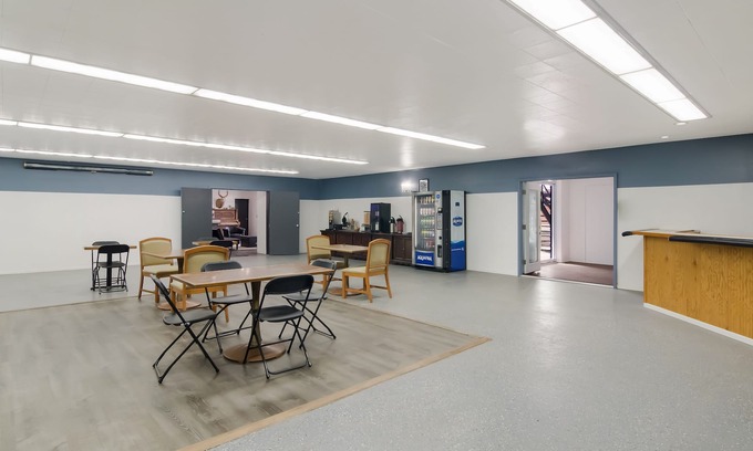 Sidney Hotel | Rodeway Inn & Suites Sidney Historic Downtown I-80