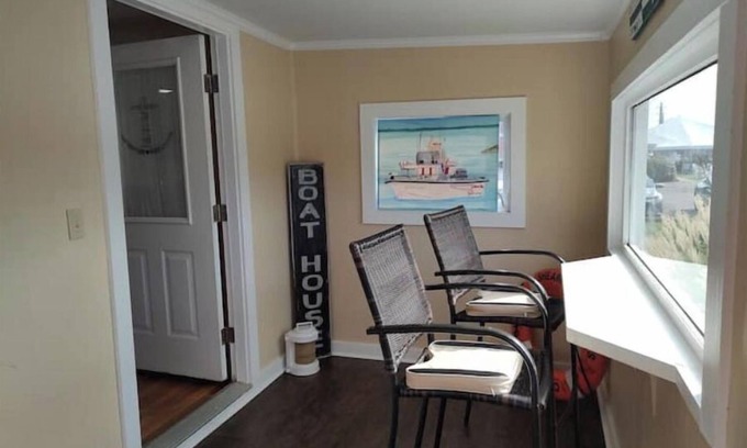 Coinjock House | Rolling Hitch-Cottage on the ICW - Dog Friendly!