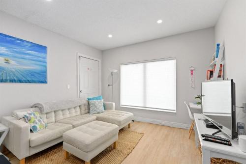 Cocoa Beach House | Romantic 1BR Cottage, 1 block from the Beach, 3 min Walk to Downtown