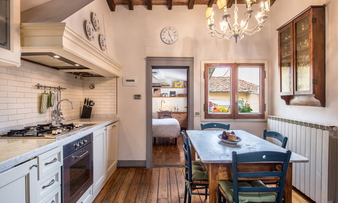 Sant' Ambrogio Apartment | Romantic Apartment in the Hearth of Florence