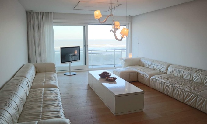 Nieuwpoort-aan-Zee Apartment | Romantic Coastal Escape
