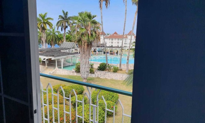 St.Bran's Burg Condo | Romantic condo with private beach and pool