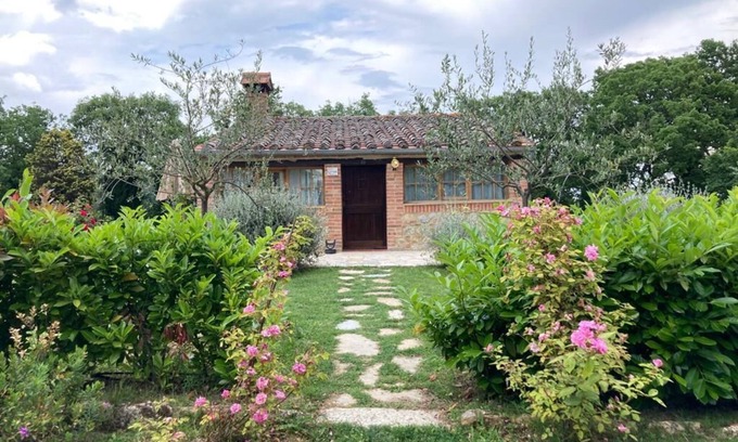 Torrita di Siena Cottage | Romantic Cottage furnished in country style in the hills of Tuscany.