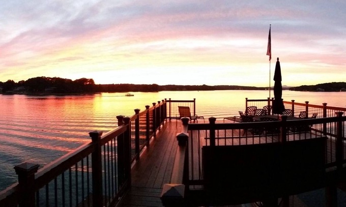 High Point Cottage | Romantic Cottage on Smith Mountain Lake