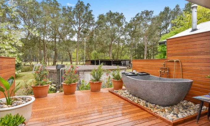 Cessnock City Council Cottage | Romantic Cottage with Stunning View/Outdoor Bathtub/Outdoor Spa