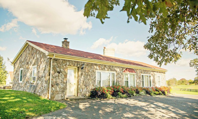 Castleton Cottage | Romantic Cottage with Private Hot Tub