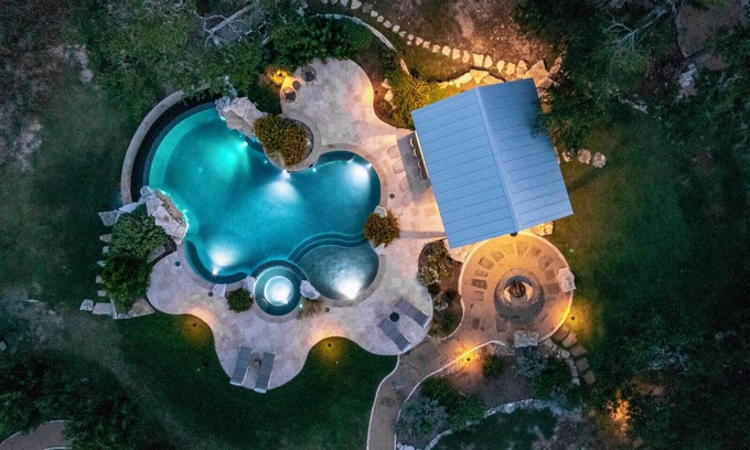 Driftwood House | Romantic Couples Getaway with Pool Access and Modern Retreat