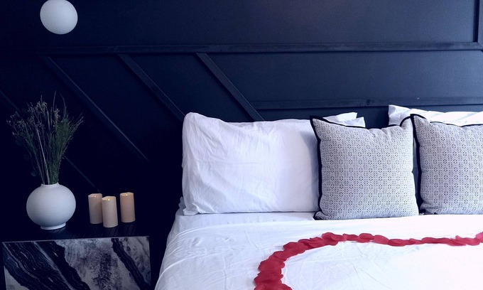 South Holland House | Romantic Escape - Adult Playhouse with Exotic Dungeon