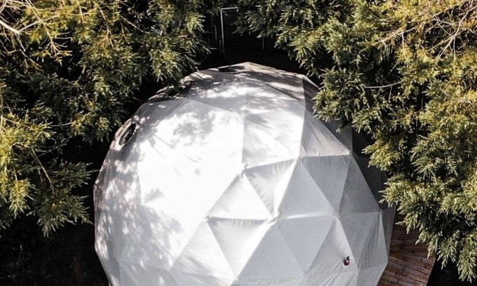 West Horsley Cottage | Romantic Geo Dome Home With log Fired hot tub