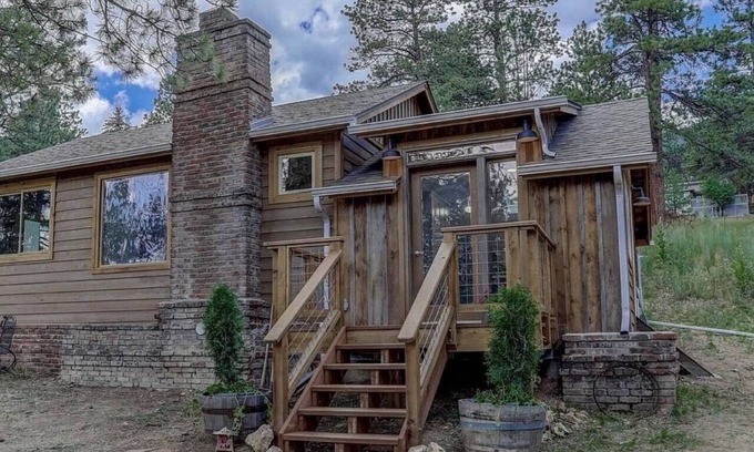 Evergreen Cabin | Romantic Mountain Escape | waterfall/stream/cold plunge