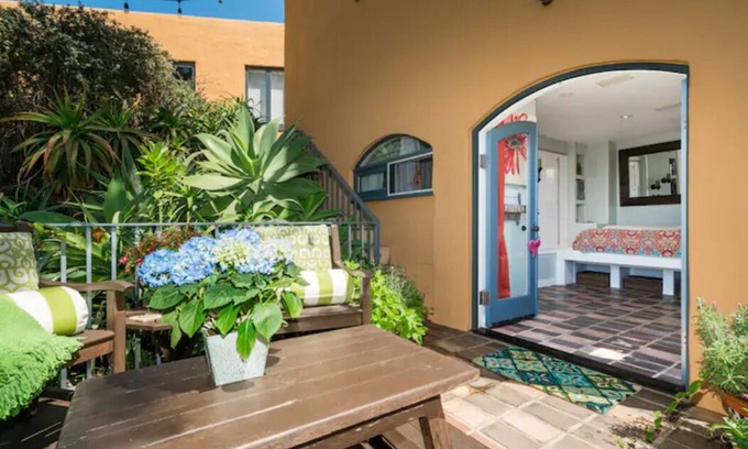 Mission Hills Apartment | Romantic Private Canyon Retreat