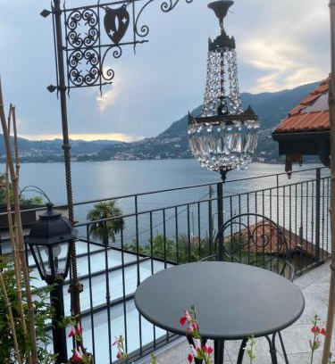 Blevio House | Romantic Room AL RIFUGIO DEI SOGNI terrazza con vista lago mozzafiato