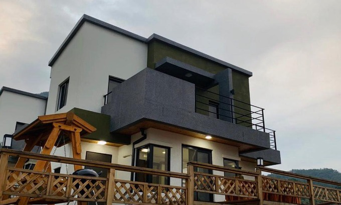 Chungju House | Romantic Sketch Pension