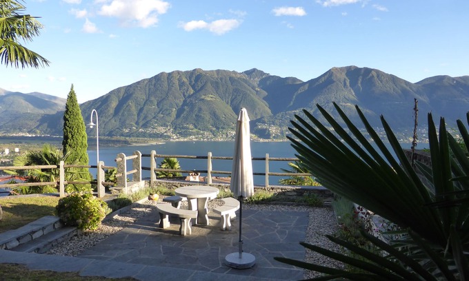 Brione sopra Minusio Cottage | Romantic Ticino holiday home on the Lago Maggiore with a fantastic lake view