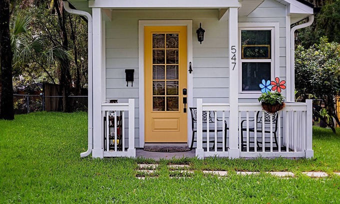 Lake Davis - Greenwood House | Romantic Tiny House near downtown attractions. 25 minutes to Disney!