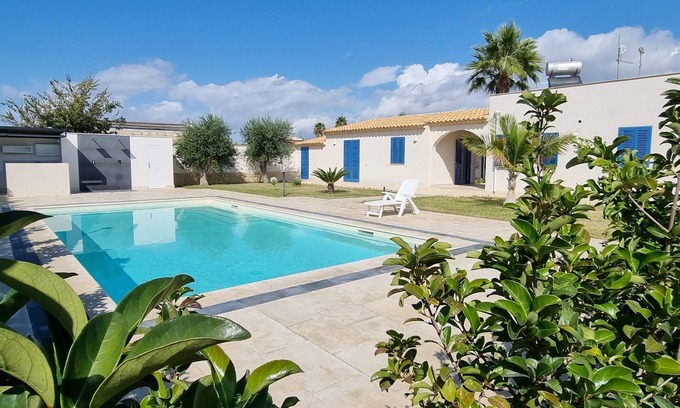 Donnalucata Villa | Romantic villa with pool, 5 minutes from the beach