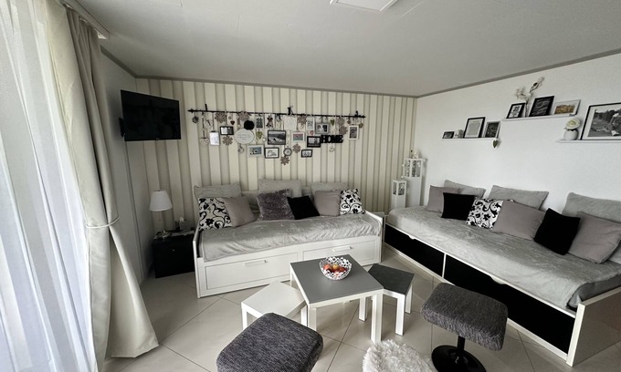 Andelfingen District Apartment | Romantisches Studio Inmitten von Weinbergen