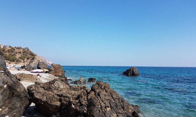 Guajar Faraguit House | Romatic Andalusian village house, solar-heated Jacuzzi cave pool