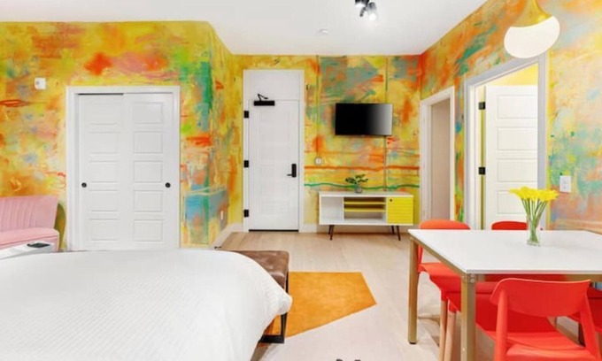 Golden Triangle Apartment | Romelle Art Suite 102