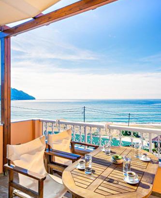 Agios Georgios Pagon Apartment | Romeo Seaside Luxury Suite