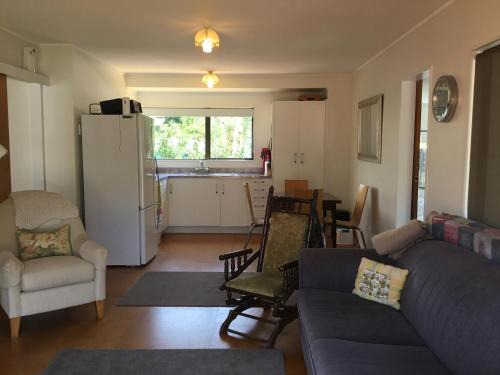 Whiritoa House | Ronas - Whiritoa Beach Bach