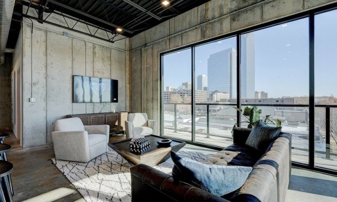 Downtown Oklahoma City Apartment | Rooftop Access. Downtown Views. Wi-fi. Pets OK!