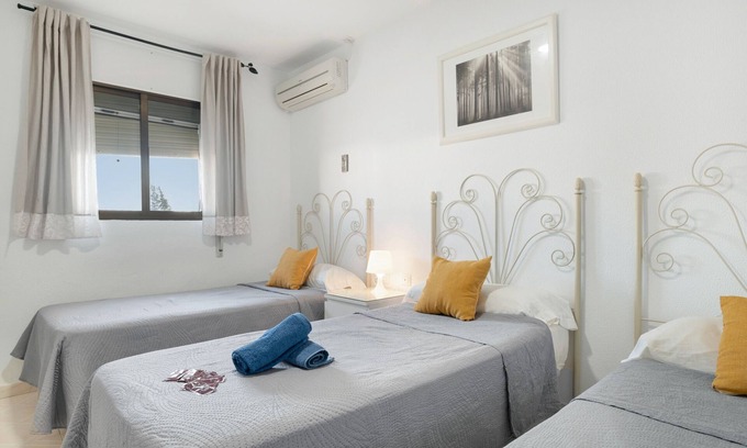 Barrio Nuevo Apartment | Room '101' with Wi-Fi and Air Conditioning