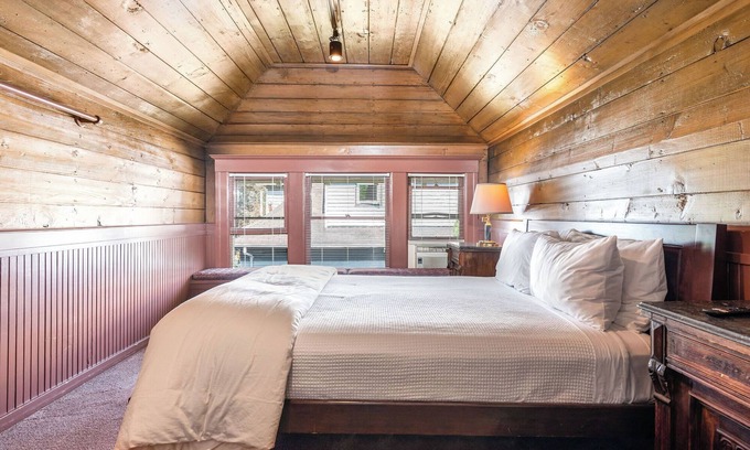 Broadway House | Room 307 - Unique Accommodations in Seattle's Capitol Hill