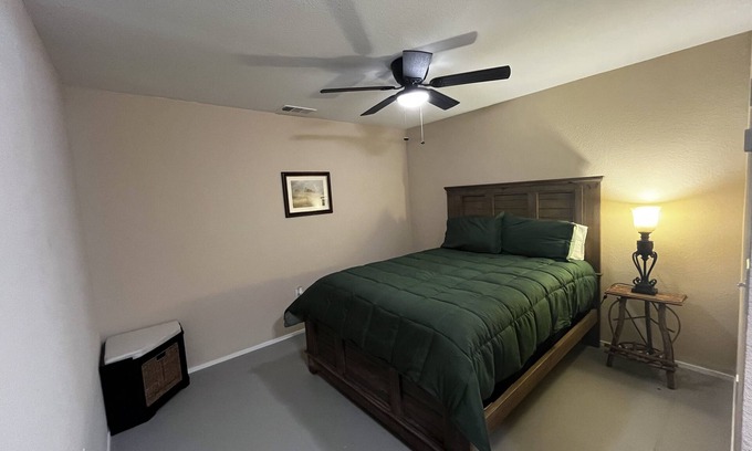 Brandon House | Room #4, sleeps 2 located just 20 mins from the heart of downtown Waxahachie.