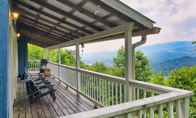 Screamer Mountain Cabin | Room at the Top- This View! Pet Friendly Mtn Cabin