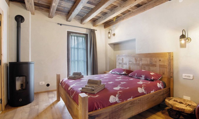 Prata Camportaccio Ski Chalet | Room 'Camera 2' with Mountain View, Wi-Fi and Air Conditioning